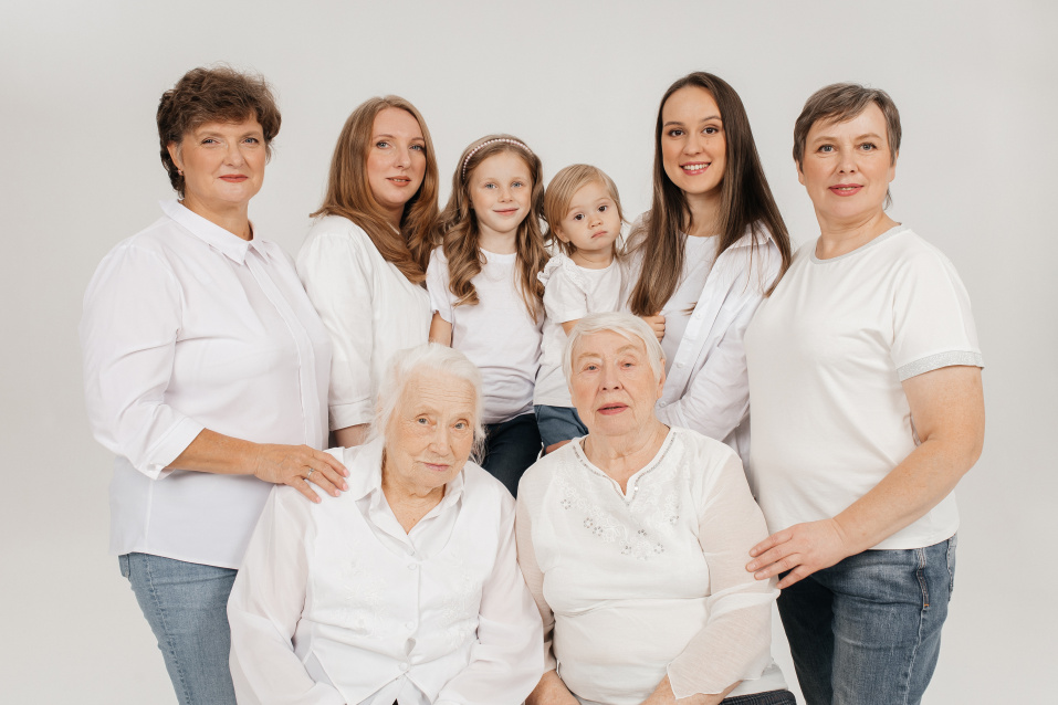 Заказать семейную фотосессию в студии - от сети фотостудий Fashion Box в Кемерово
 – фото № 41