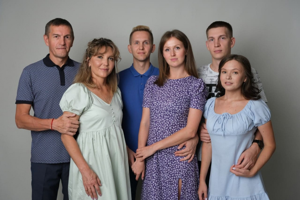 Заказать семейную фотосессию в студии - от сети фотостудий Fashion Box в Кемерово
 – фото № 14