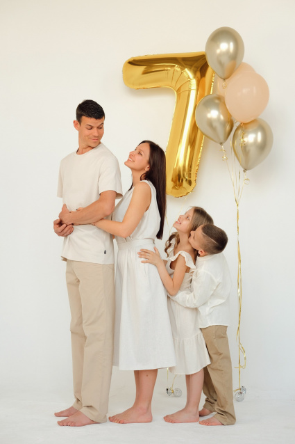 Заказать семейную фотосессию в студии - от сети фотостудий Fashion Box в Кемерово
 – фото № 26