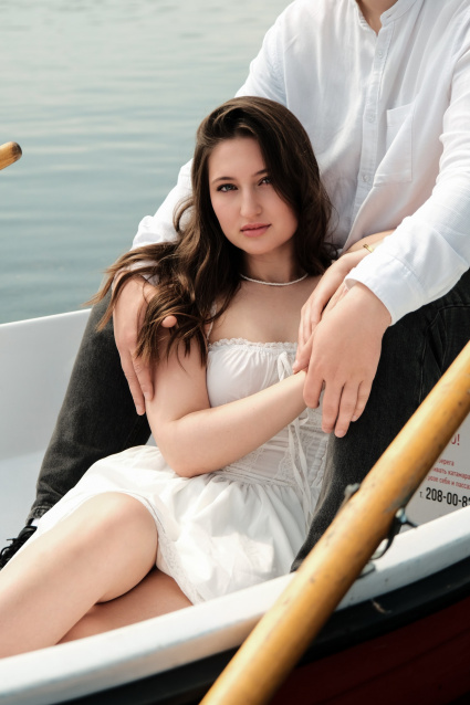 Заказать фотосессию в лодке в студии от компании Fashion Box

 – фото № 5