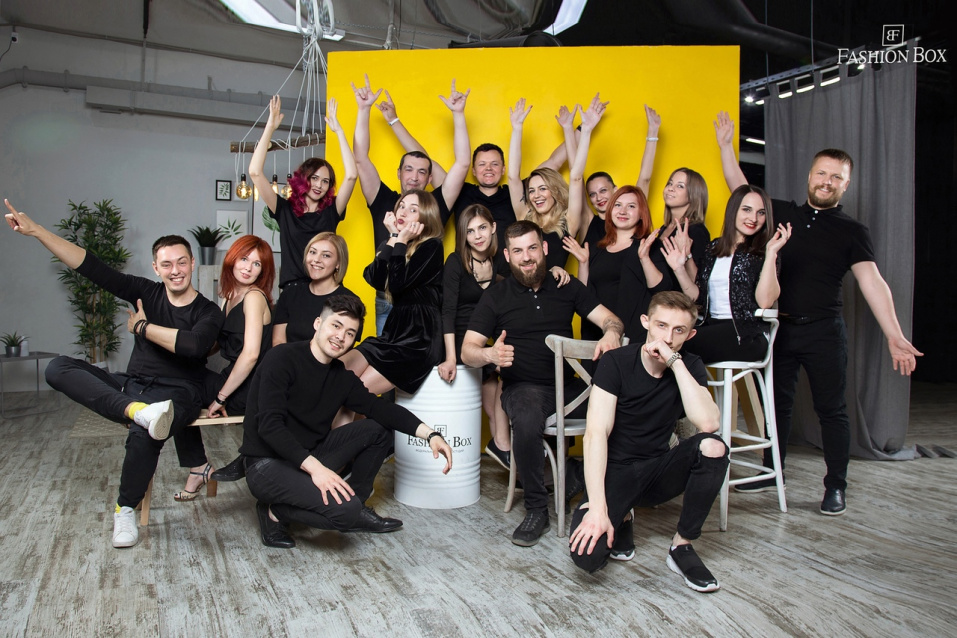 Заказать корпоративную фотосессию от федеральной сети фотостудий Fashion Box в Кемерово
 – фото № 1