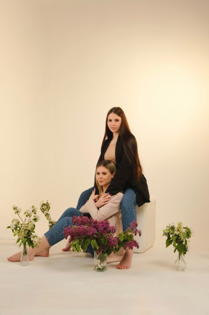 Заказать фотосессию для 2-х подруг - фотосъемка от сети фотостудии Fashion Box в Кемерово
 – фото № 18