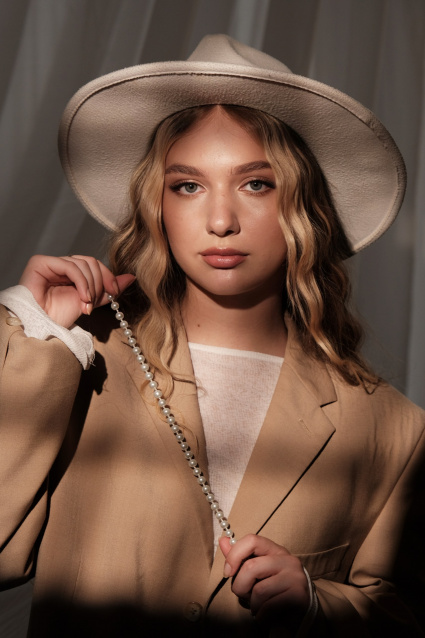 Заказать индивидуальную фотосессию в 2-х образах - съемка от профессионалов студии Fashion Box в Кемерово
 – фото № 22