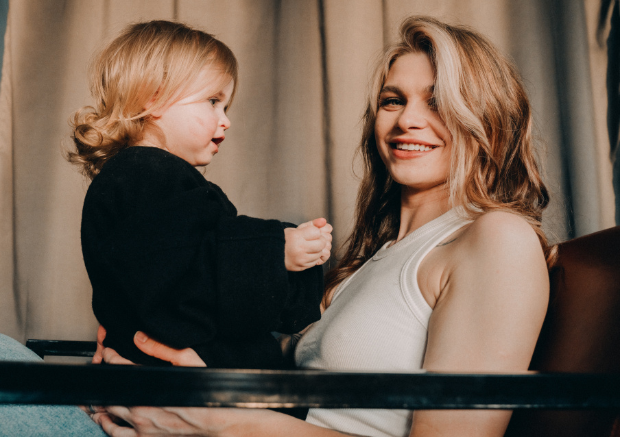 Заказать семейную фотосессию в студии - от сети фотостудий Fashion Box в Кемерово
 – фото № 5