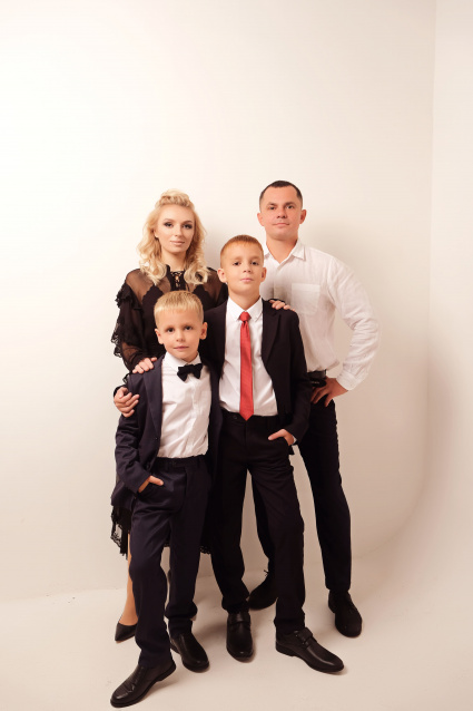 Заказать семейную фотосессию в студии - от сети фотостудий Fashion Box в Кемерово
 – фото № 6