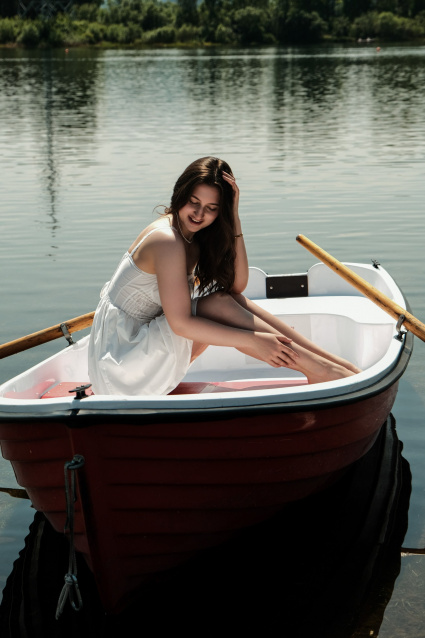 Заказать фотосессию в лодке в студии от компании Fashion Box

 – фото № 14