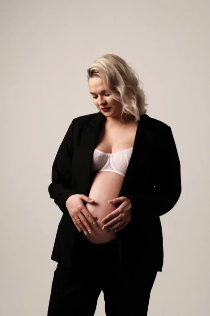 Заказать фотосессию в ожидании чуда - в студии от компании Fashion Box в Кемерово – фото № 9