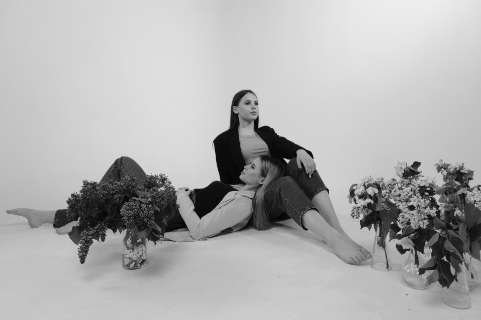 Заказать фотосессию для 2-х подруг - фотосъемка от сети фотостудии Fashion Box в Кемерово
 – фото № 19
