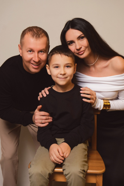 Заказать семейную фотосессию в студии - от сети фотостудий Fashion Box в Кемерово
 – фото № 22