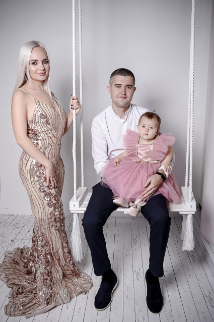 Заказать семейную фотосессию в студии - от сети фотостудий Fashion Box в Кемерово
 – фото № 25