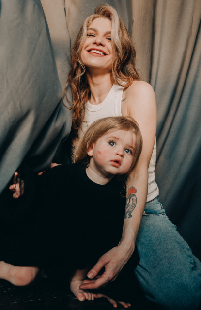 Заказать семейную фотосессию в студии - от сети фотостудий Fashion Box в Кемерово
 – фото № 6