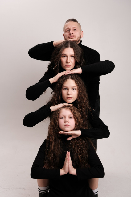 Заказать семейную фотосессию в студии - от сети фотостудий Fashion Box в Кемерово
 – фото № 23