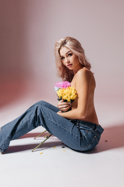 Заказать фотосессию в ожидании чуда - в студии от компании Fashion Box в Кемерово – фото № 3