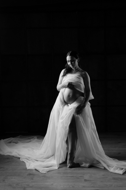 Заказать фотосессию в ожидании чуда - в студии от компании Fashion Box в Кемерово – фото № 8