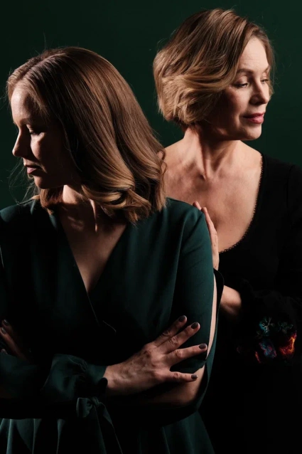 Заказать фотосессию для 2-х подруг - фотосъемка от сети фотостудии Fashion Box в Кемерово
 – фото № 4