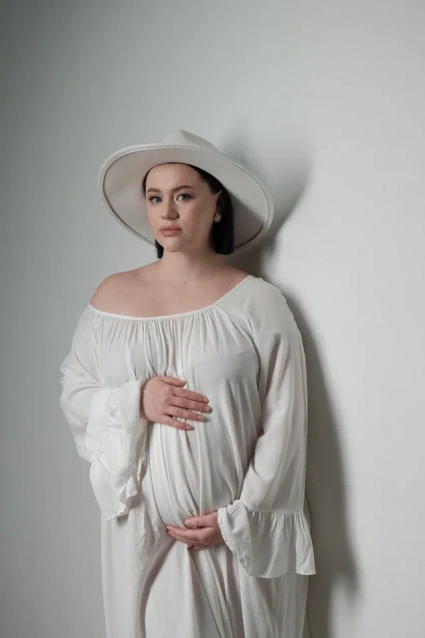 Заказать фотосессию в ожидании чуда - в студии от компании Fashion Box в Кемерово – фото № 8