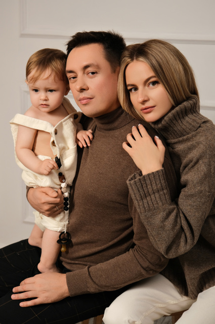 Заказать семейную фотосессию в студии - от сети фотостудий Fashion Box в Кемерово
 – фото № 48