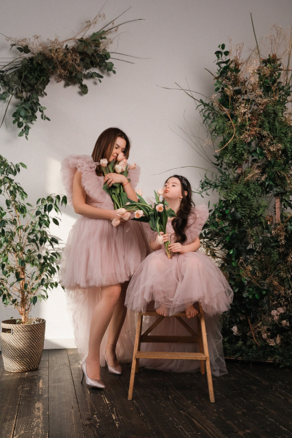 Заказать фотосессию для 2-х подруг - фотосъемка от сети фотостудии Fashion Box в Кемерово
 – фото № 10