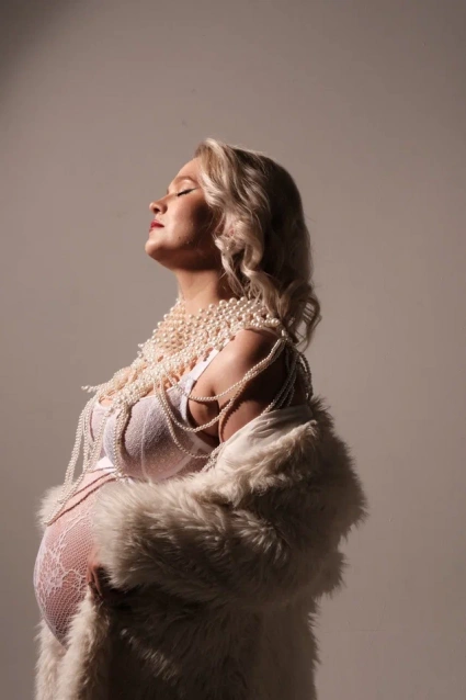 Заказать фотосессию в ожидании чуда - в студии от компании Fashion Box в Кемерово – фото № 12